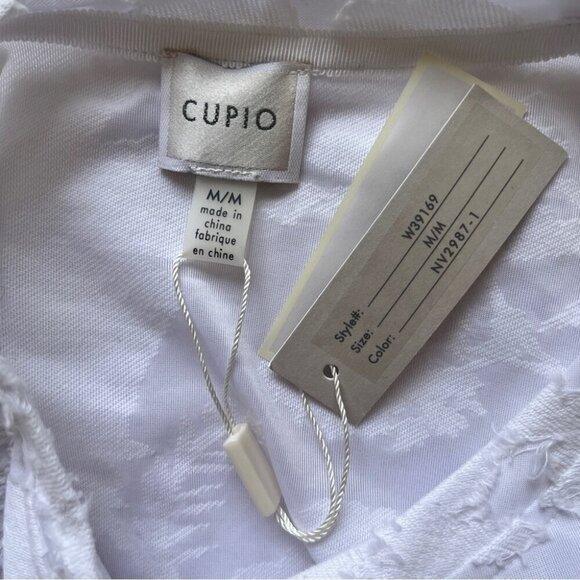 NWT Cupio White Blouse  Sheer Burnout Floral Short Sleeve Vented Round Hem Sz M - Picture 3 of 14